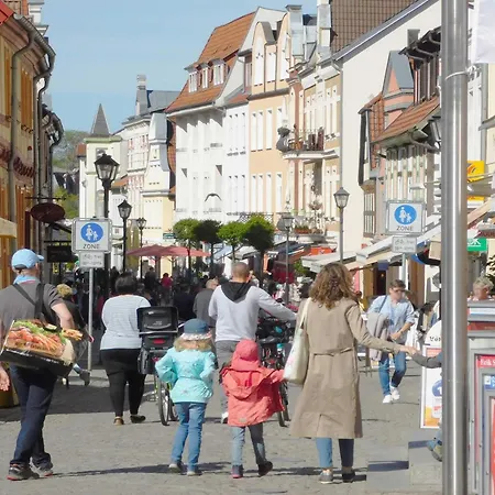 度假居 Kleine Sommerliebe - Mit Garten Am Radwanderweg Warenshof