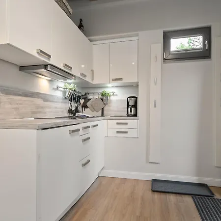 度假居 Kleine Sommerliebe - Mit Garten Am Radwanderweg Warenshof